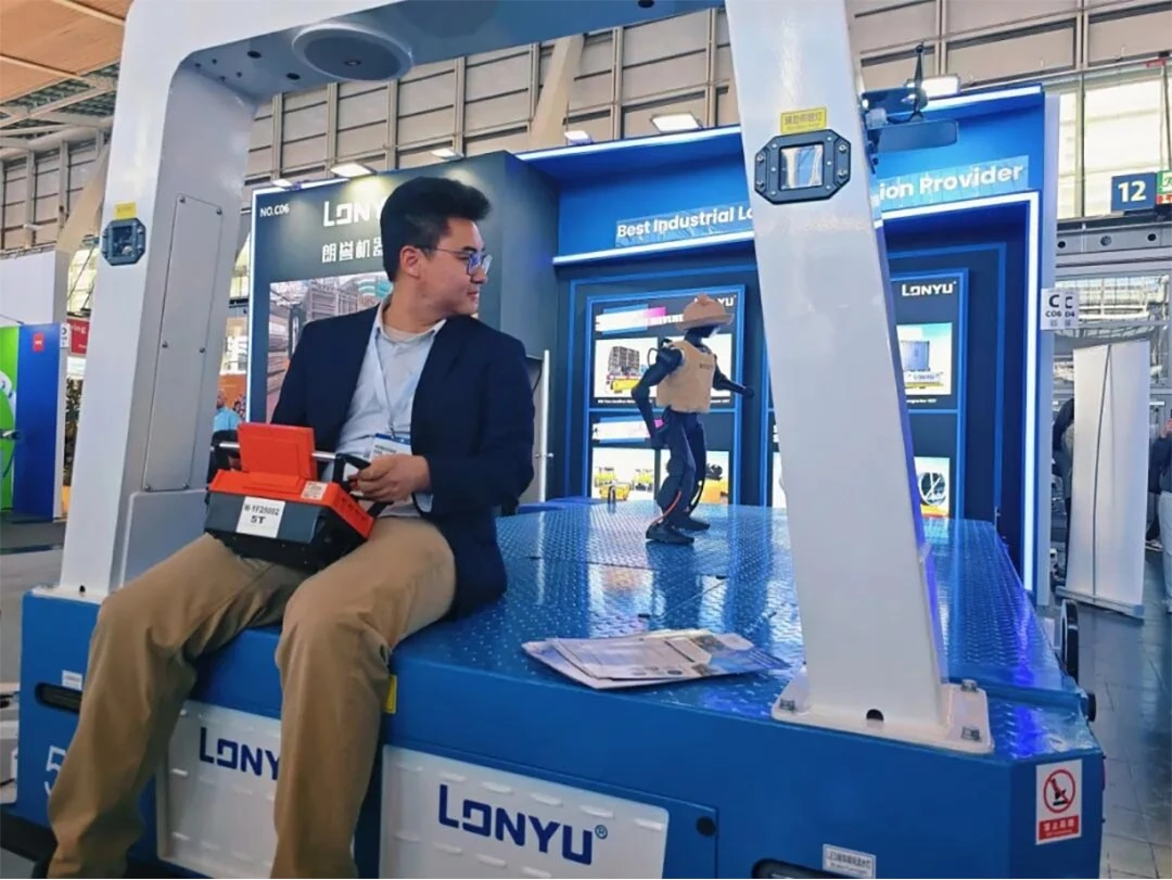 lonyu staff members conduct a vehicle demonstration.